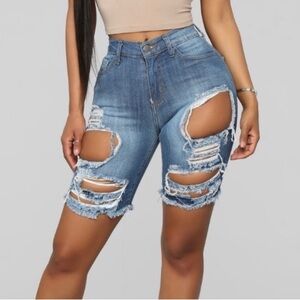 ✨NWT✨Fashion Nova | Medium Blue Wash Denim Distressed/Ripped Khloe Shorts Sz 2X